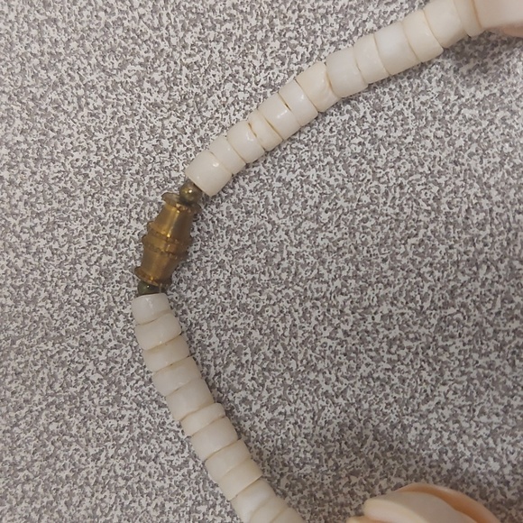 Hawaiian Style Pale Pink Shell Necklace and Matching Earrings - Picture 10 of 16